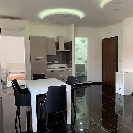 Mondo Suites Apartments Наполи Екстериор снимка