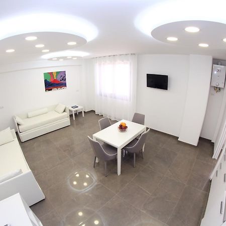 Mondo Suites Apartments Наполи Екстериор снимка