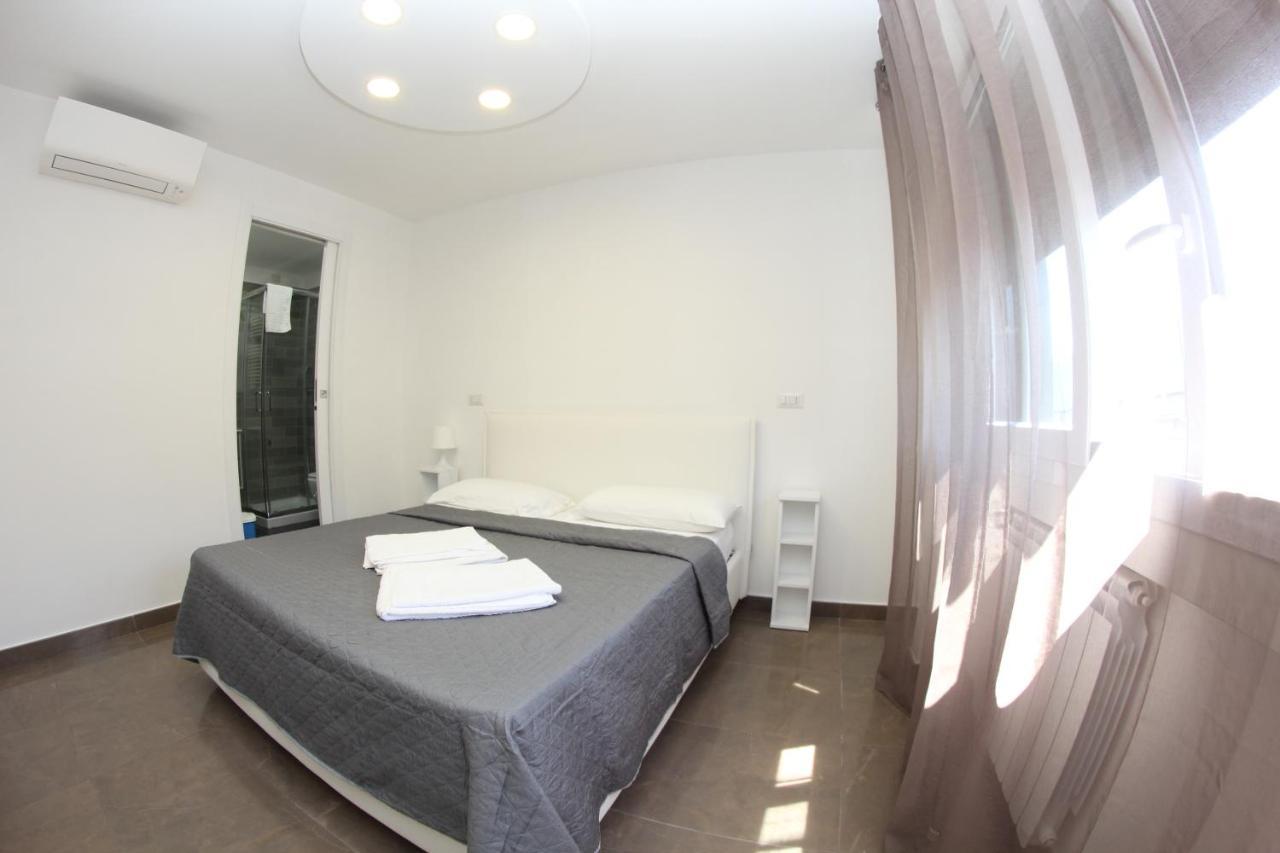 Mondo Suites Apartments Наполи Екстериор снимка