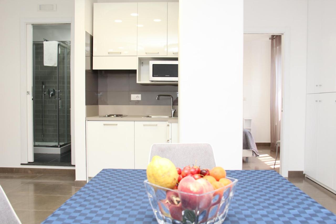 Mondo Suites Apartments Наполи Екстериор снимка