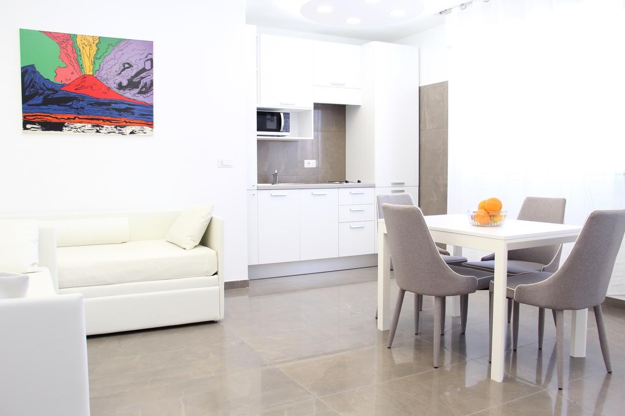 Mondo Suites Apartments Наполи Екстериор снимка