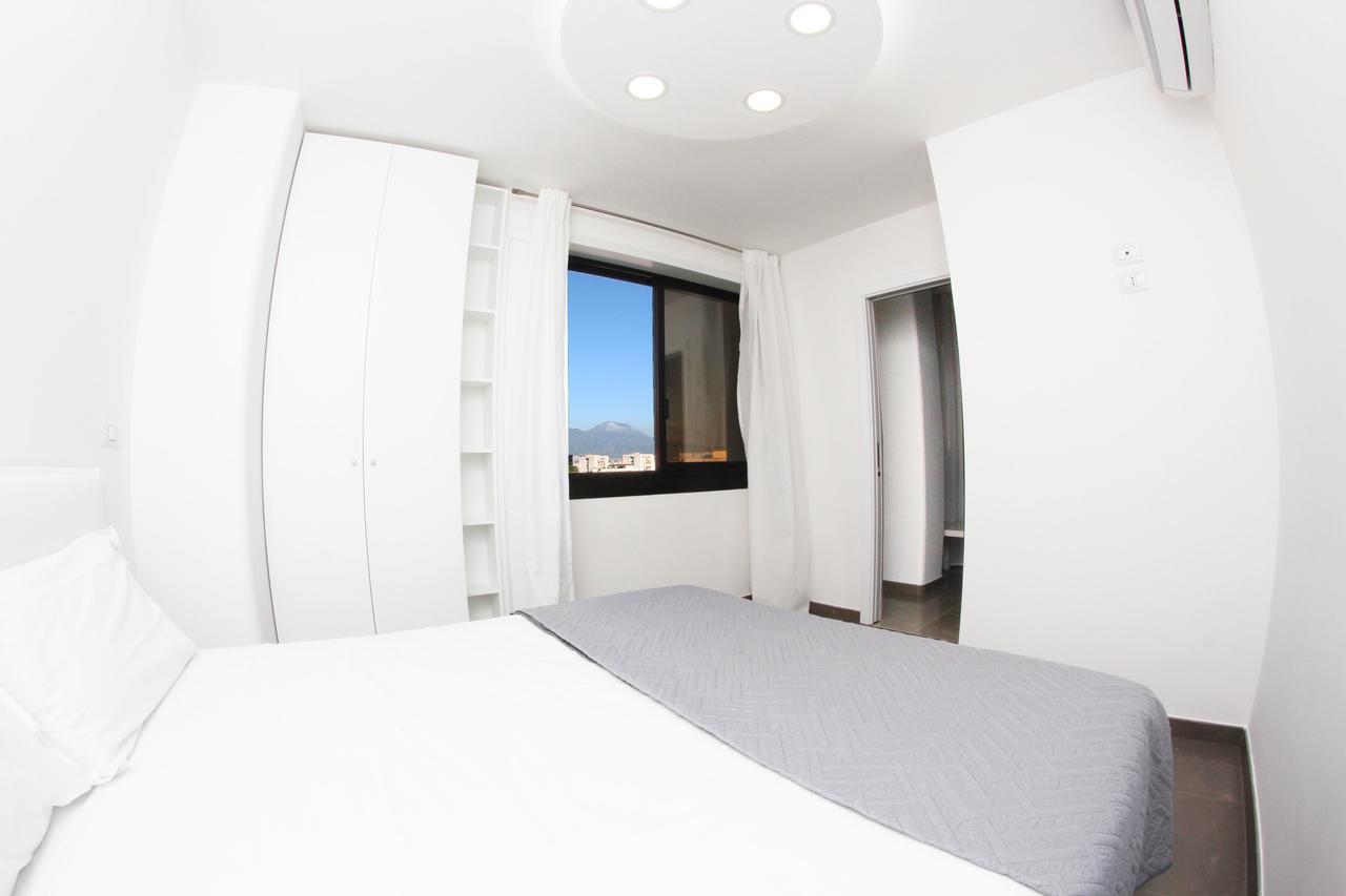 Mondo Suites Apartments Наполи Екстериор снимка