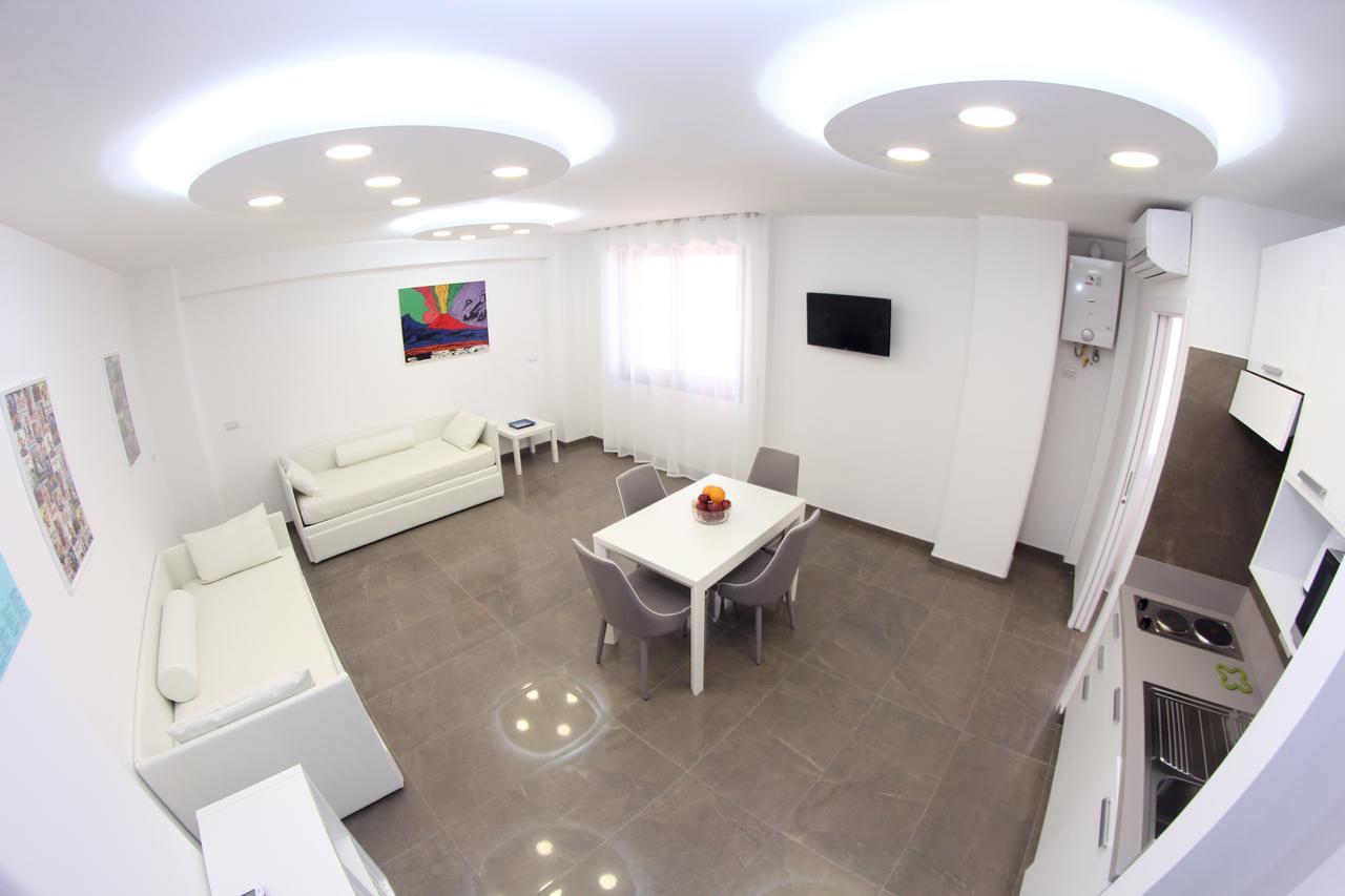 Mondo Suites Apartments Наполи Екстериор снимка