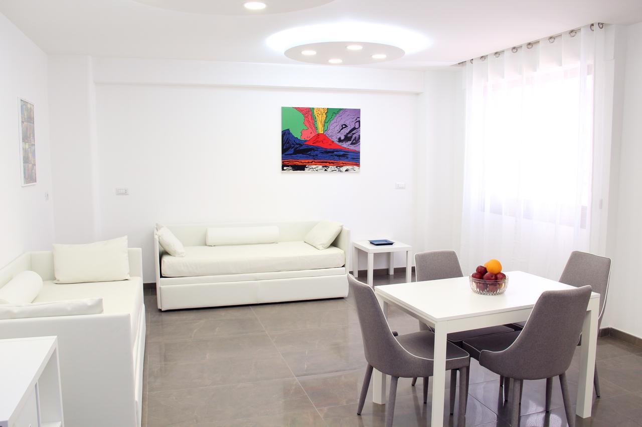 Mondo Suites Apartments Наполи Екстериор снимка